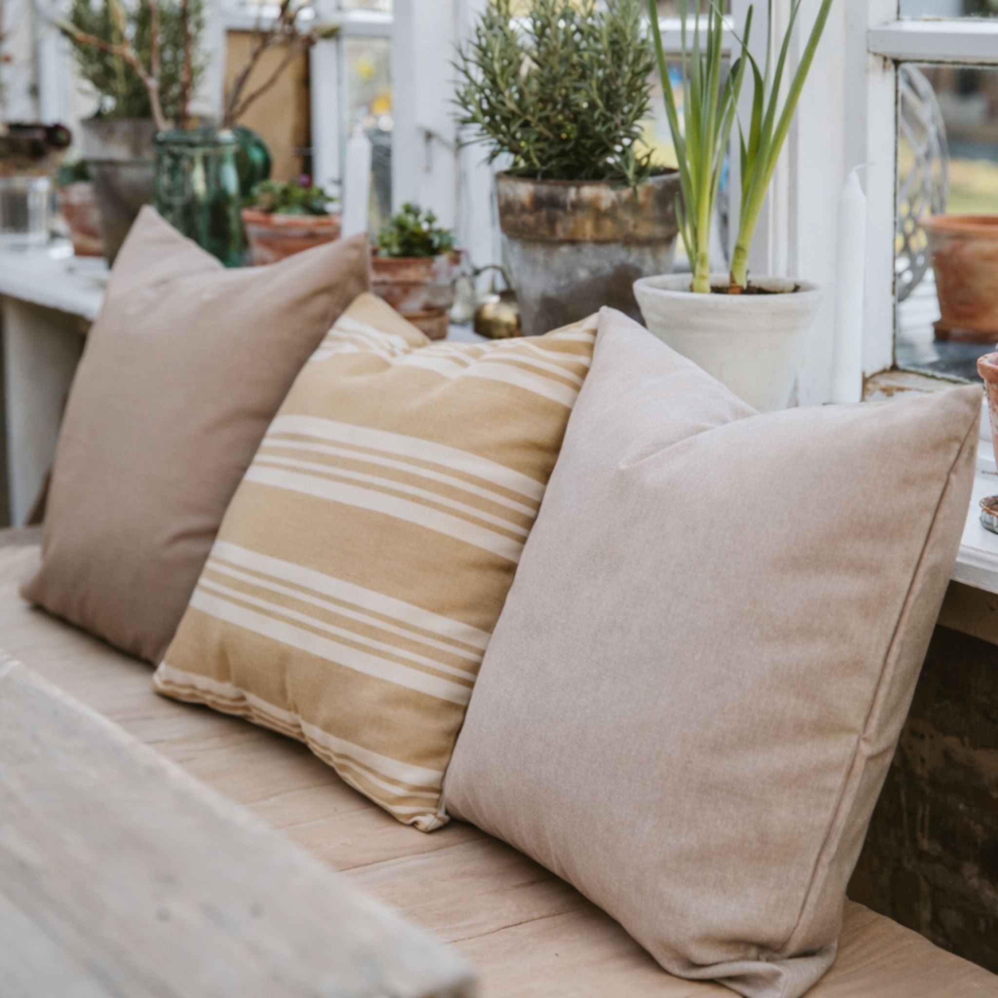 Outdoor pillow 50x50 - Beige stripe