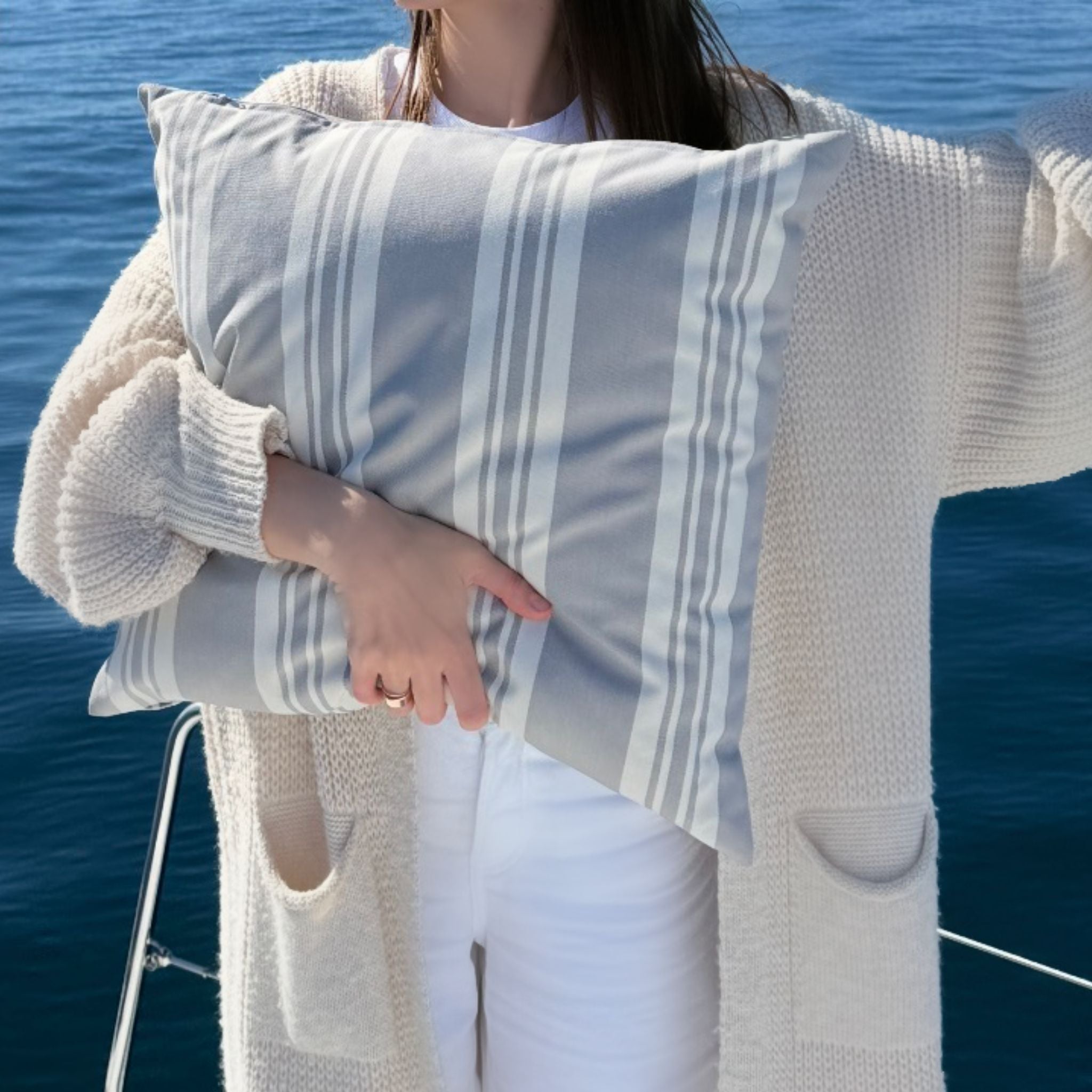 Outdoor Pillow 50x50 - Grey stripe