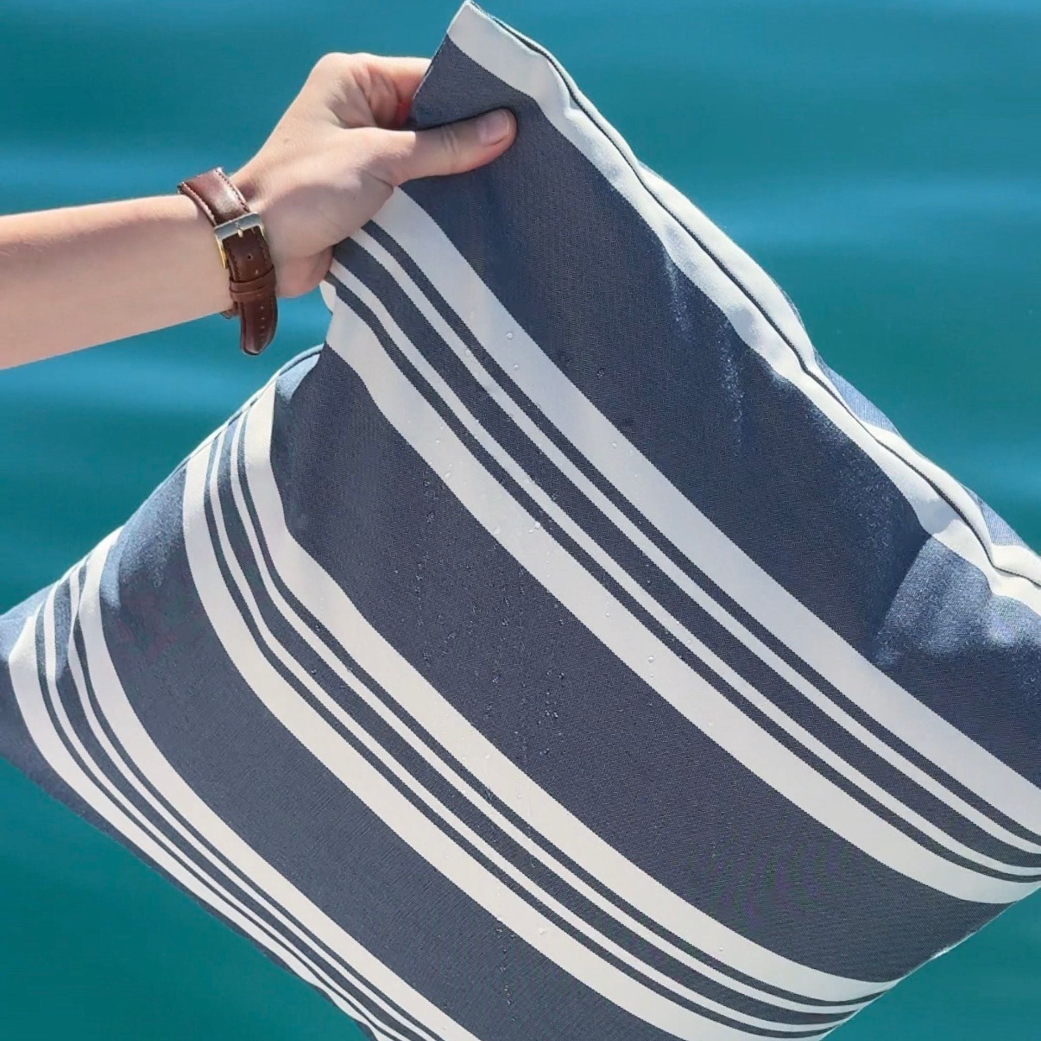 Outdoor Pillow 50x50 - Navy stripe