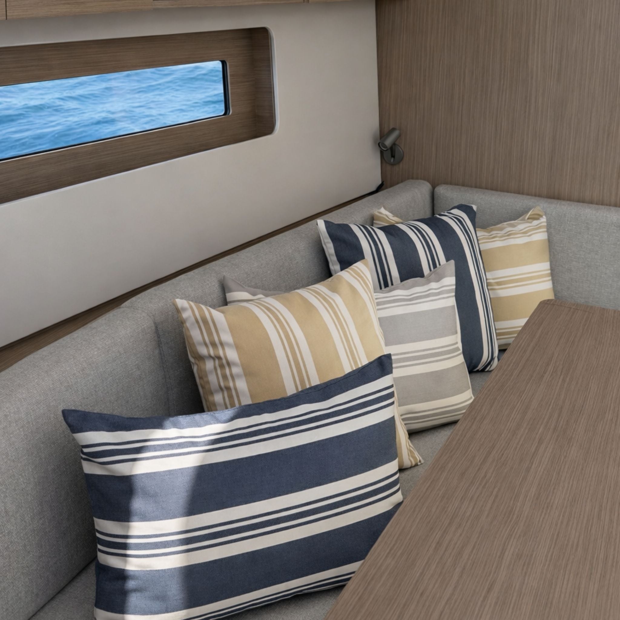 Outdoor Pillow 50x50 - Navy stripe