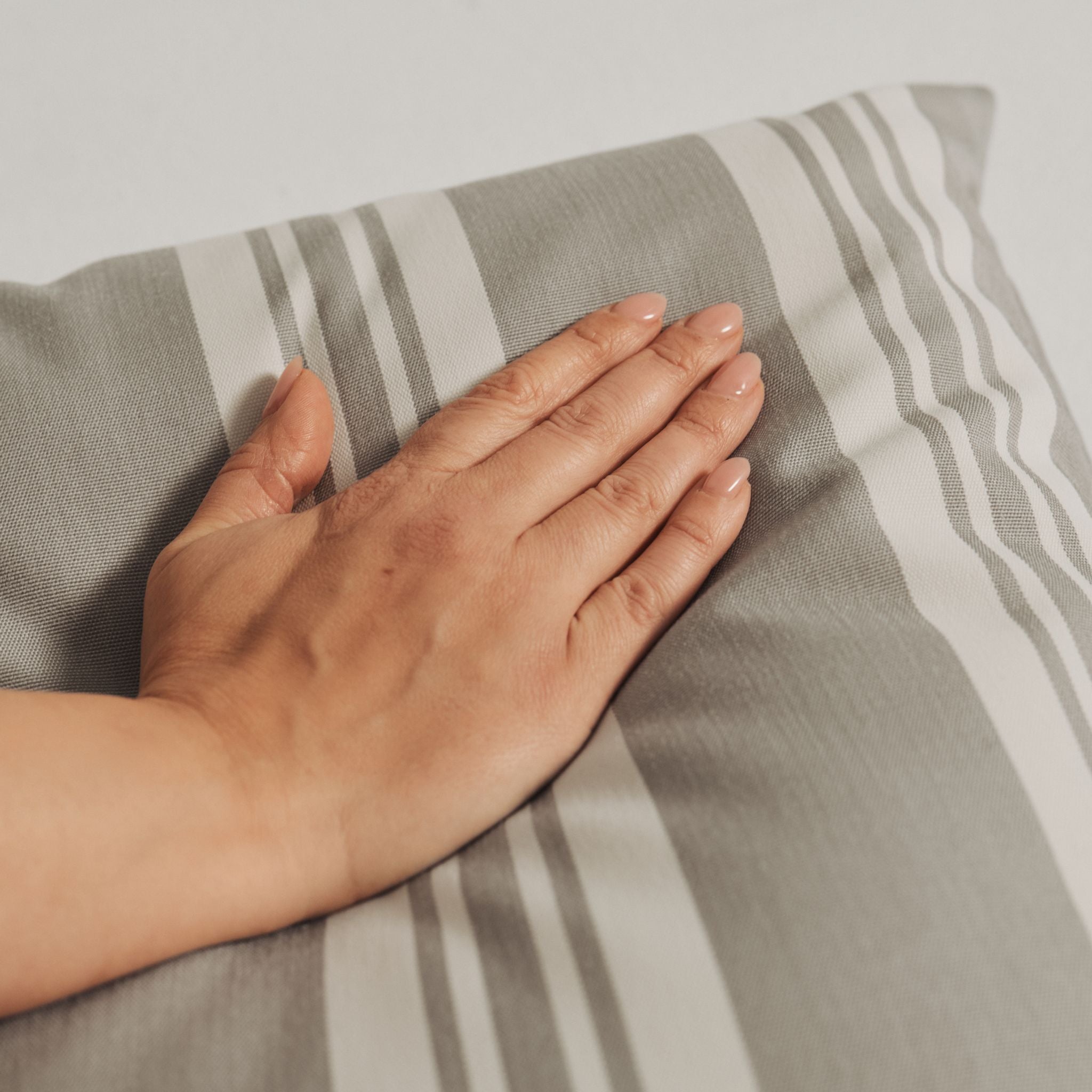 Outdoor Pillow 40x60 - Grey stripe