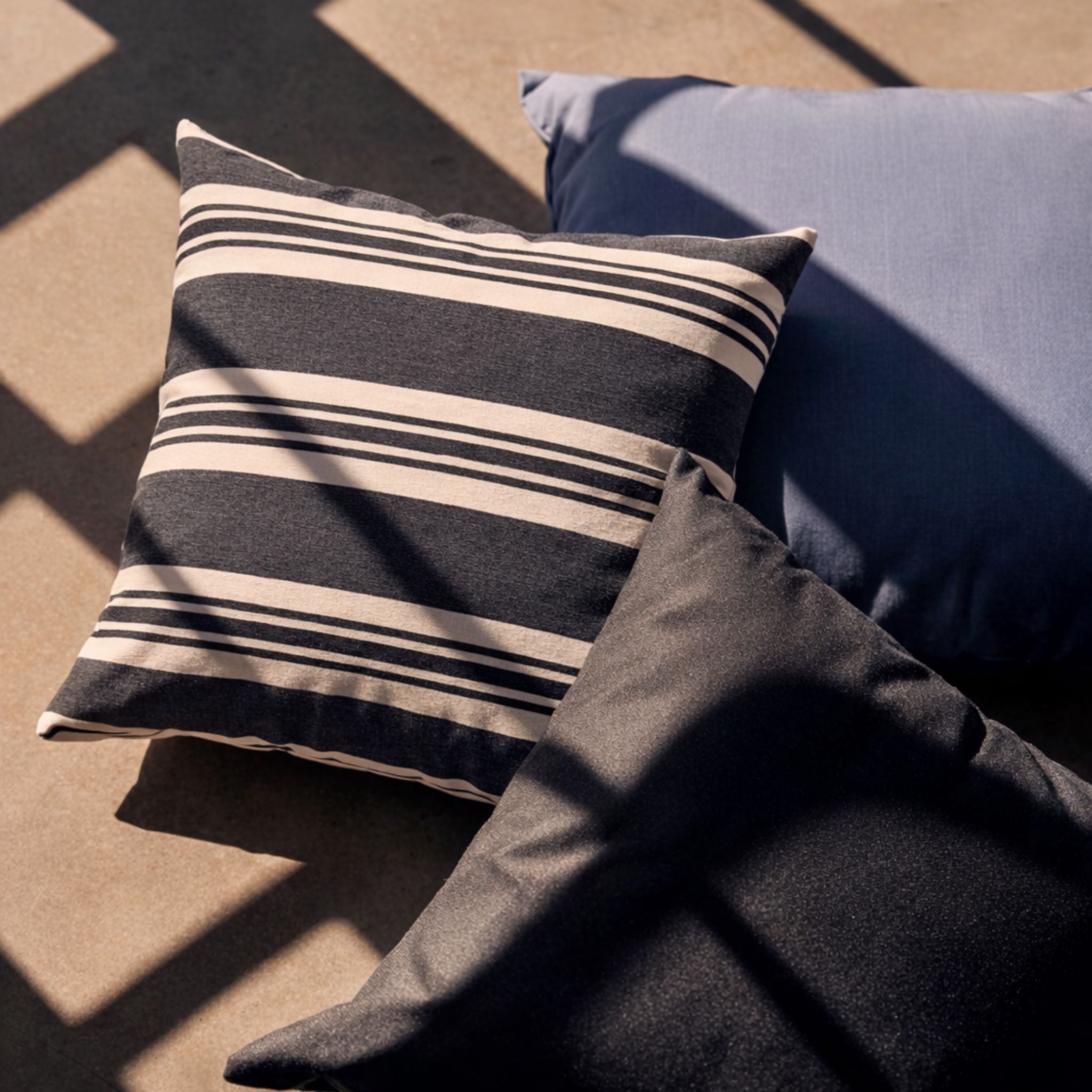 Outdoor Pillow 50x50 - Navy stripe