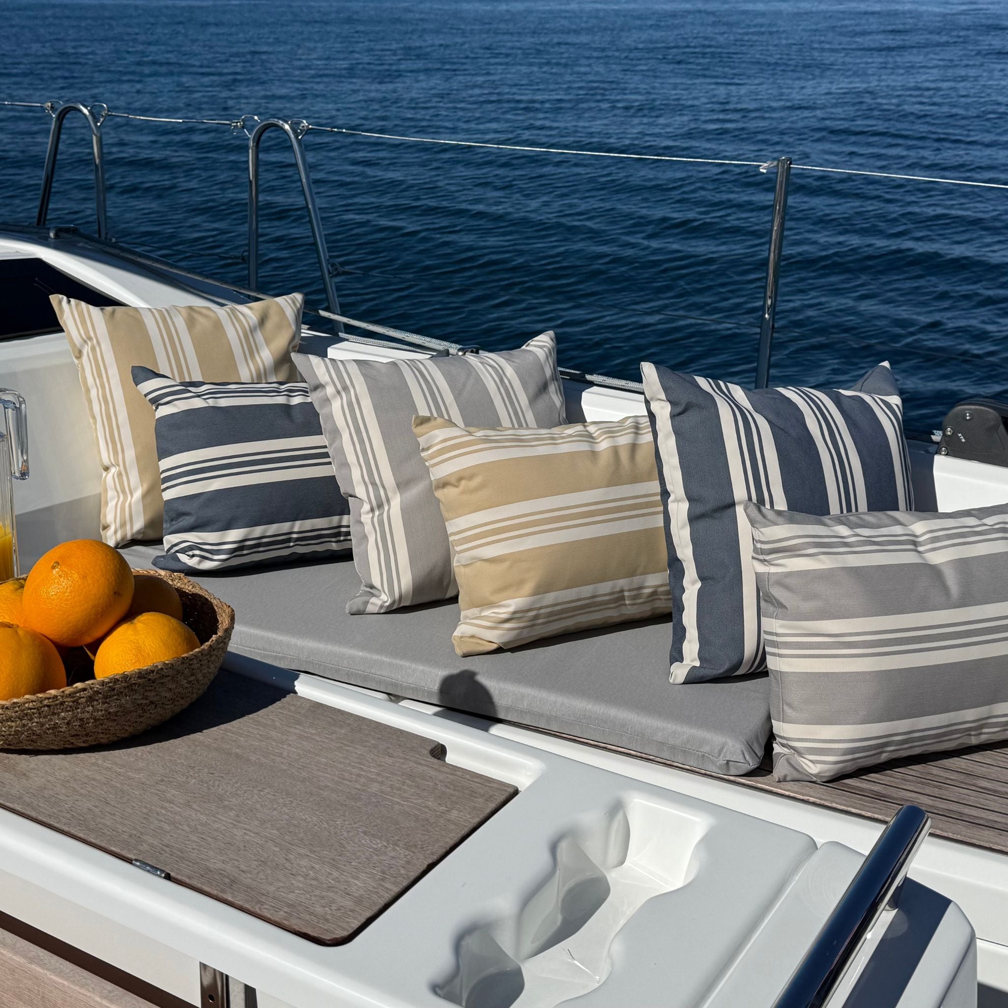 Outdoor Pillow 40x60 - Grey stripe