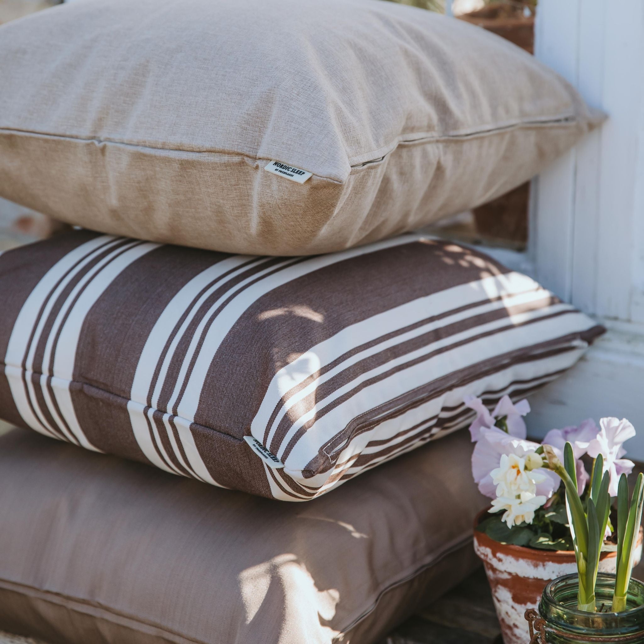 Outdoor pillow 50x50 - Dark brown/White stripe